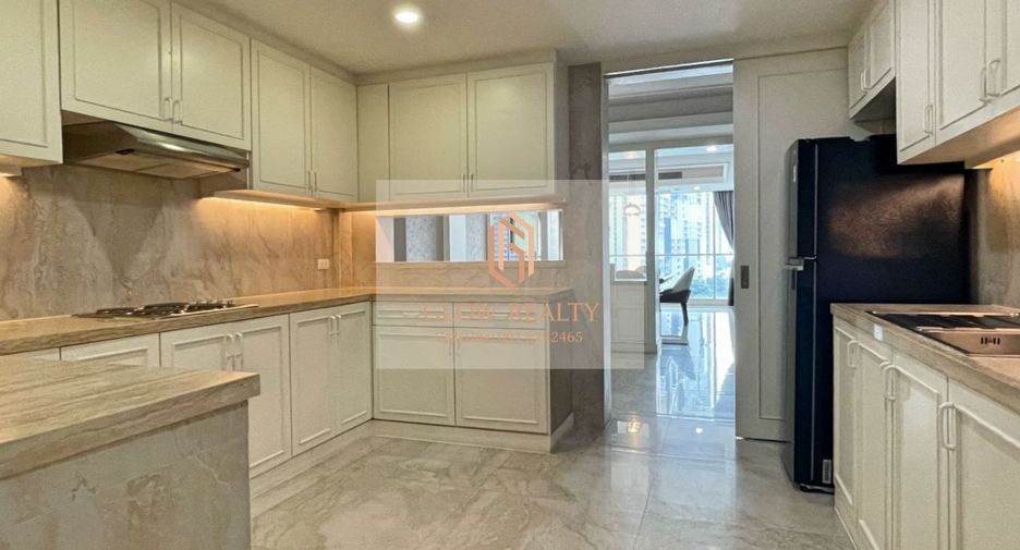 For rent 3 Beds condo in Khlong Toei, Bangkok