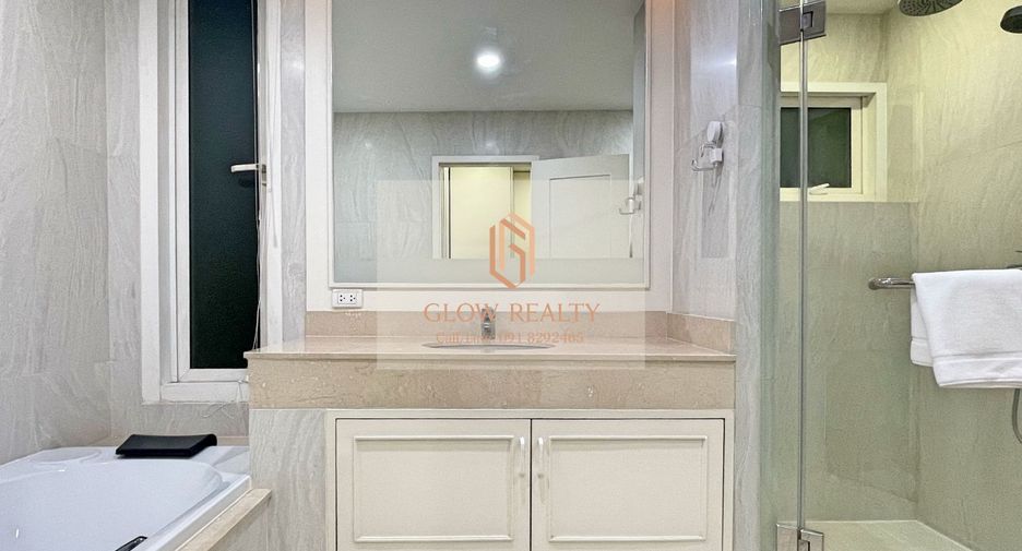 For rent 3 Beds condo in Khlong Toei, Bangkok