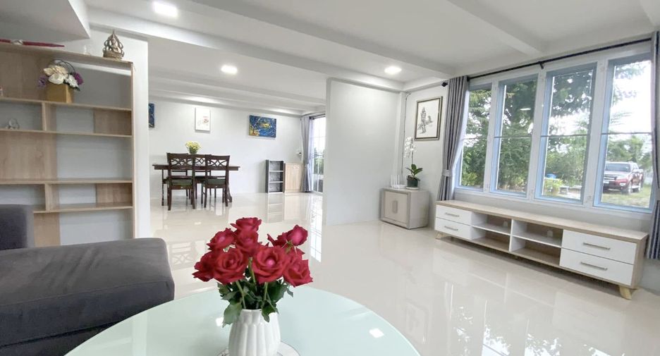 For rent 3 bedrooms house in San Kamphaeng, Chiang Mai
