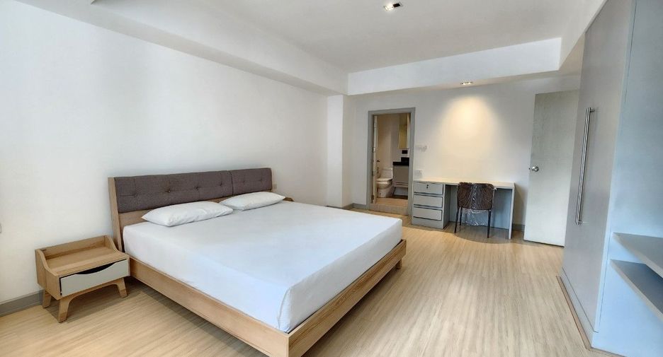For rent 2 bedrooms apartment in Khlong Toei, Bangkok