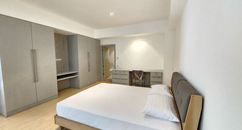 For rent 2 bedrooms apartment in Khlong Toei, Bangkok