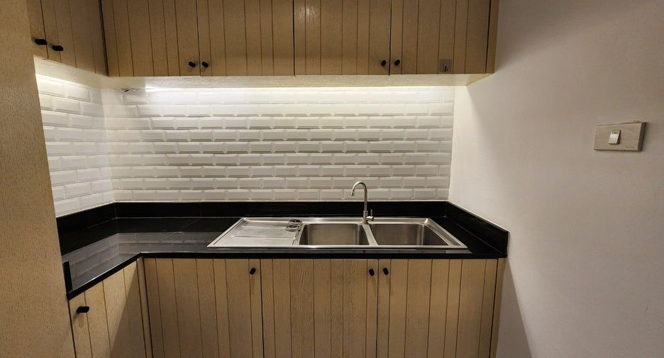 For rent 2 bedrooms apartment in Khlong Toei, Bangkok