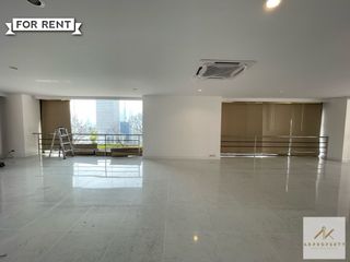 Аренда 4 спальни апартаменты в Кхлонг Тоеи, Бангкок