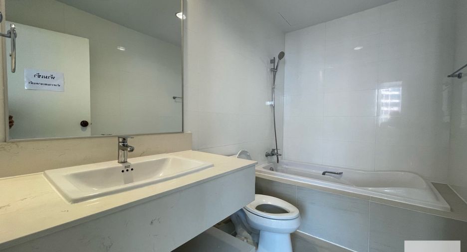 For rent 4 bedrooms apartment in Khlong Toei, Bangkok