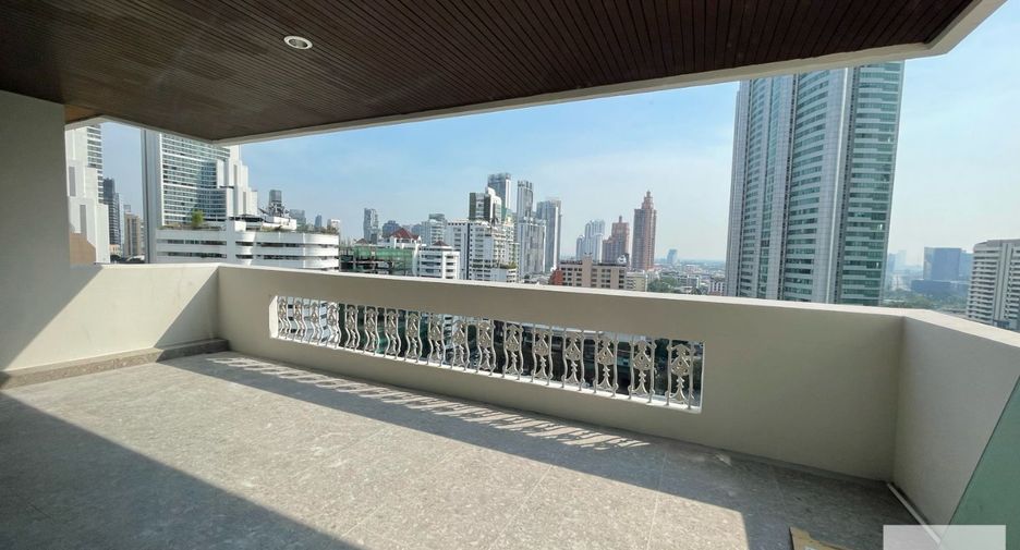 For rent 4 bedrooms apartment in Khlong Toei, Bangkok