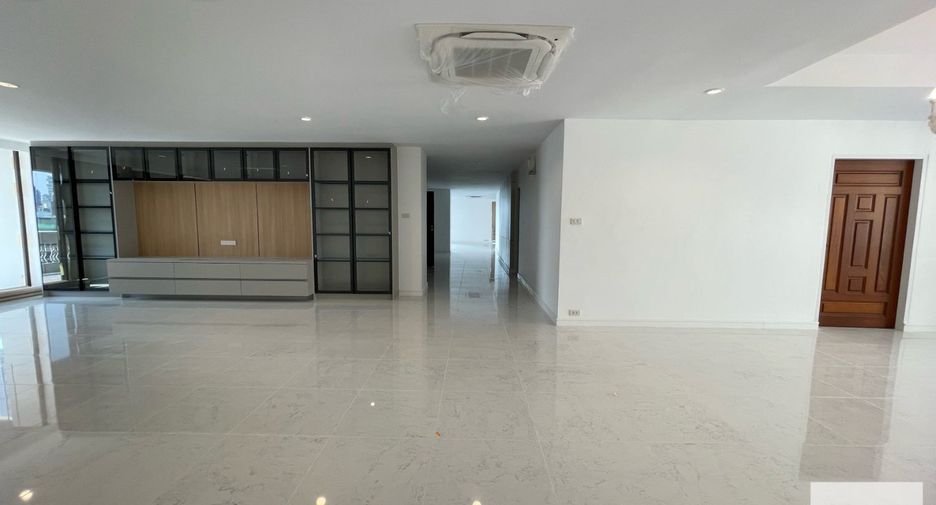 For rent 4 bedrooms apartment in Khlong Toei, Bangkok