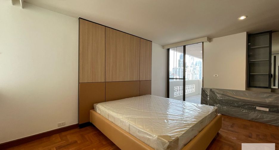 For rent 4 bedrooms apartment in Khlong Toei, Bangkok