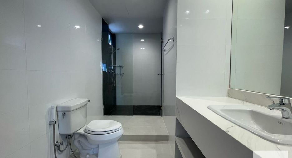 For rent 4 bedrooms apartment in Khlong Toei, Bangkok
