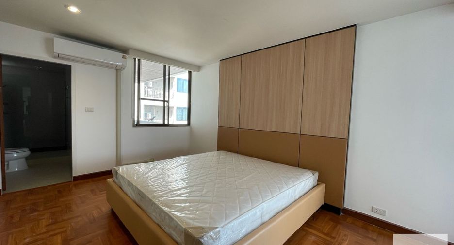 For rent 4 bedrooms apartment in Khlong Toei, Bangkok