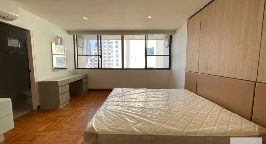For rent 4 bedrooms apartment in Khlong Toei, Bangkok