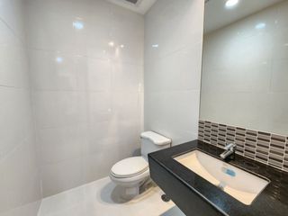 Apartamento en alquiler de 3 habitaciones en Khlong Toei, Bangkok