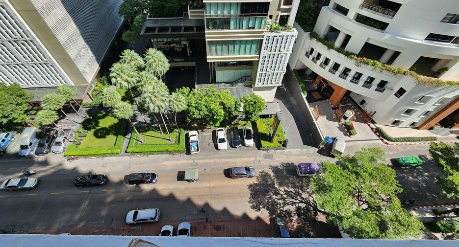 For rent 3 bedrooms apartment in Khlong Toei, Bangkok