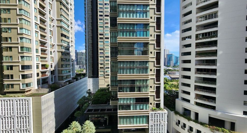 For rent 3 bedrooms apartment in Khlong Toei, Bangkok