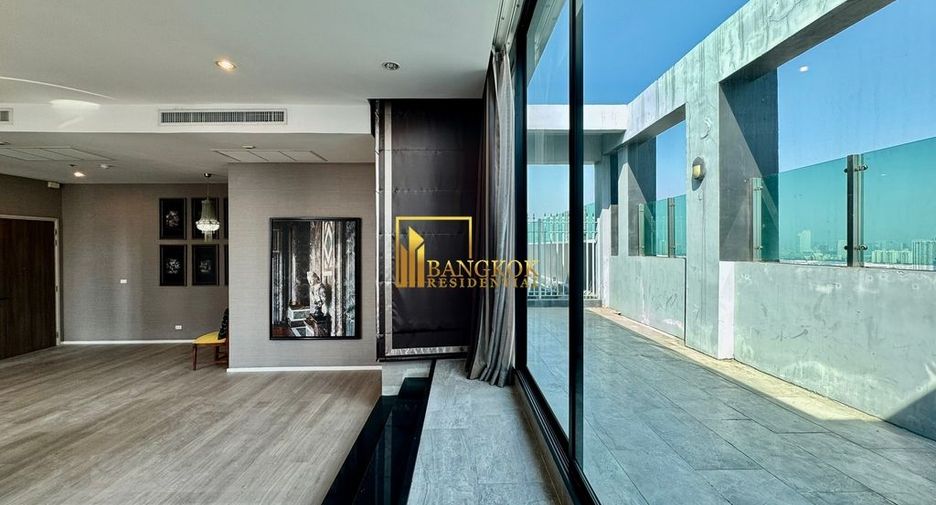 For rent 2 bedrooms condo in Watthana, Bangkok