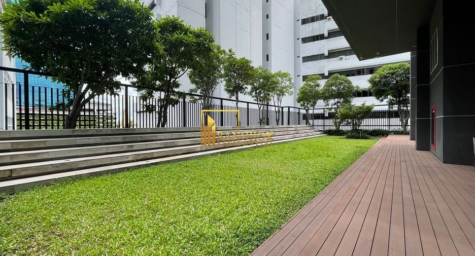 For rent 2 bedrooms condo in Watthana, Bangkok