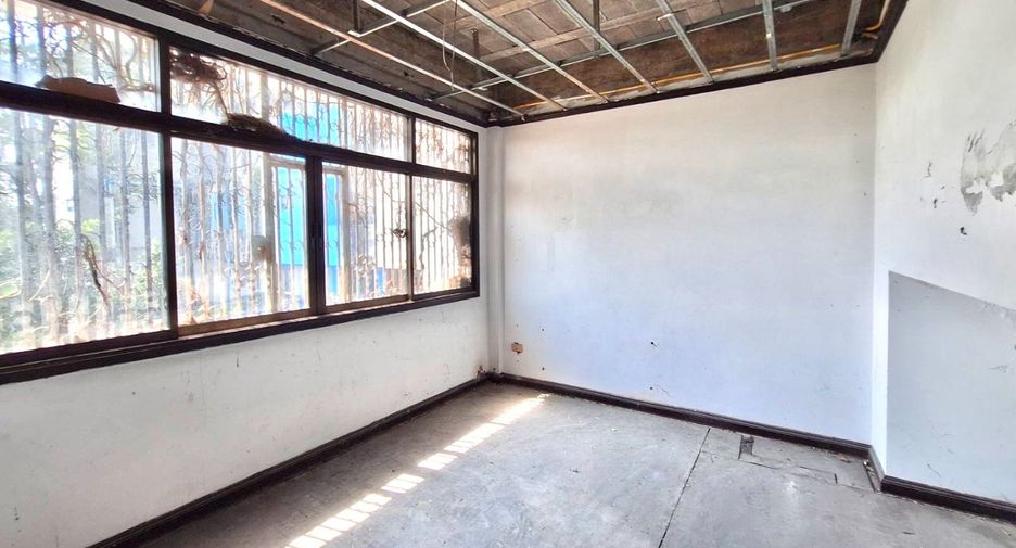 À vendre 2 chambres maison de ville à Nakhon Chai Si, Nakhon Pathom