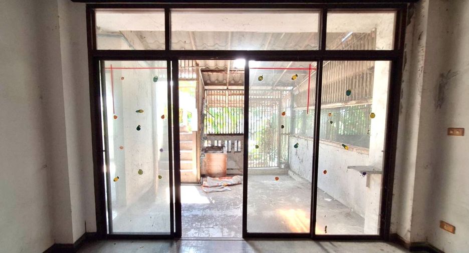 À vendre 2 chambres maison de ville à Nakhon Chai Si, Nakhon Pathom