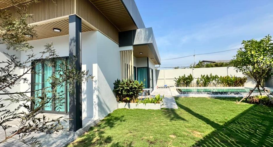 Villa en alquiler de 3 habitaciones en Bang Lamung, Chonburi