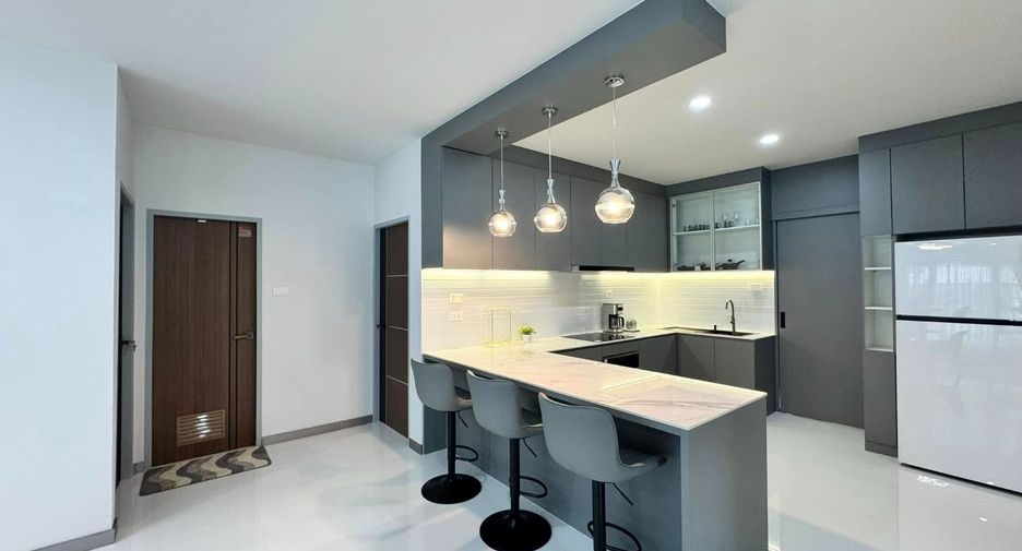 Villa en alquiler de 3 habitaciones en Bang Lamung, Chonburi