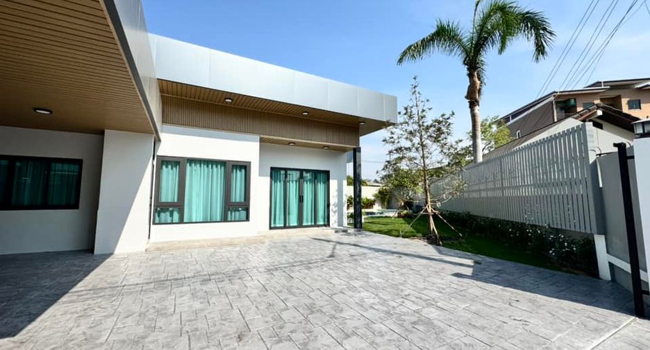 Villa en alquiler de 3 habitaciones en Bang Lamung, Chonburi