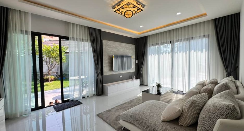 Villa en alquiler de 3 habitaciones en Bang Lamung, Chonburi