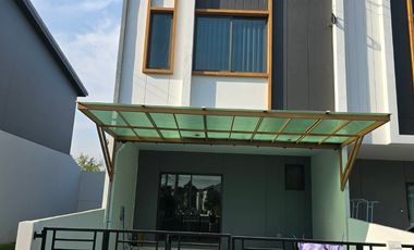Casa adosada en venta de 2 habitaciones en Bang Sao Thong, Samut Prakan