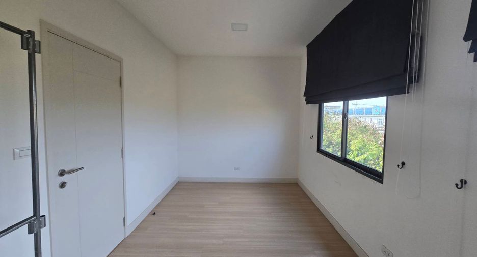 Casa adosada en venta de 2 habitaciones en Bang Sao Thong, Samut Prakan