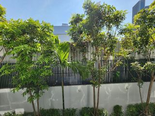 À louer 3 chambres appartement avec services à Khlong Toei, Bangkok