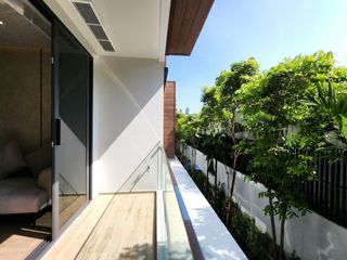 À louer 3 chambres appartement avec services à Khlong Toei, Bangkok