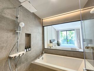 À louer 3 chambres appartement avec services à Khlong Toei, Bangkok