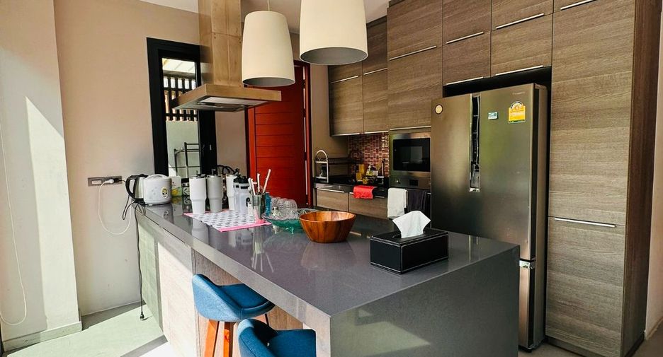 For rent 3 bedrooms condo in Watthana, Bangkok