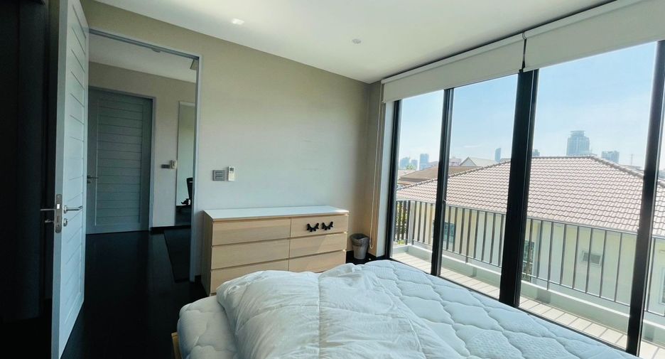 For rent 3 bedrooms condo in Watthana, Bangkok