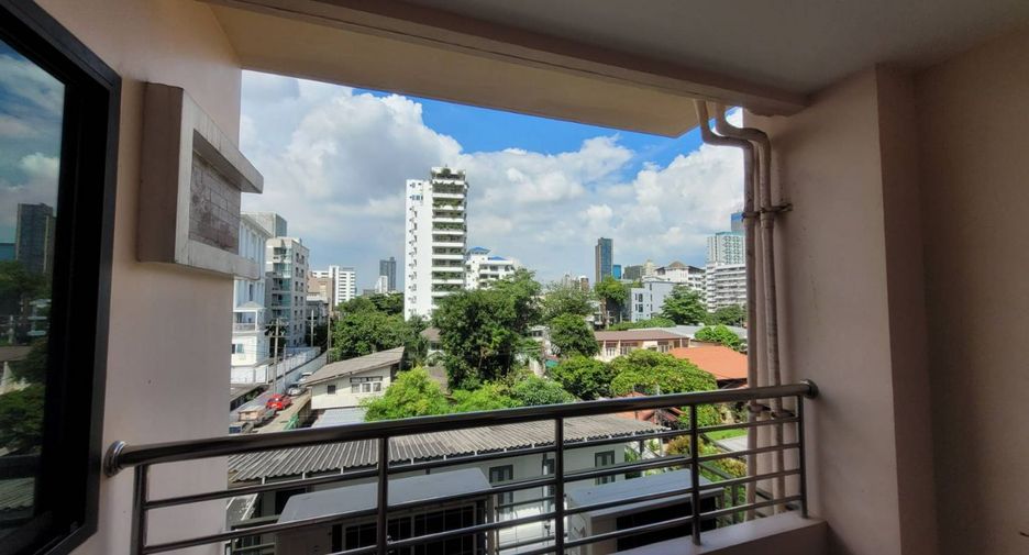 For rent 2 bedrooms apartment in Khlong Toei, Bangkok
