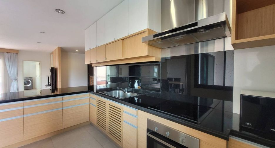 For rent 2 bedrooms apartment in Khlong Toei, Bangkok