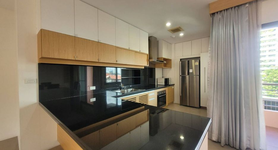 For rent 2 bedrooms apartment in Khlong Toei, Bangkok