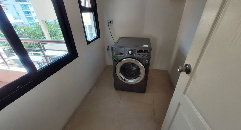 For rent 2 bedrooms apartment in Khlong Toei, Bangkok