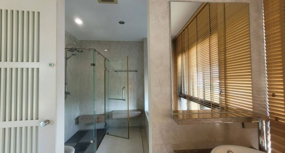 For rent 2 bedrooms apartment in Khlong Toei, Bangkok