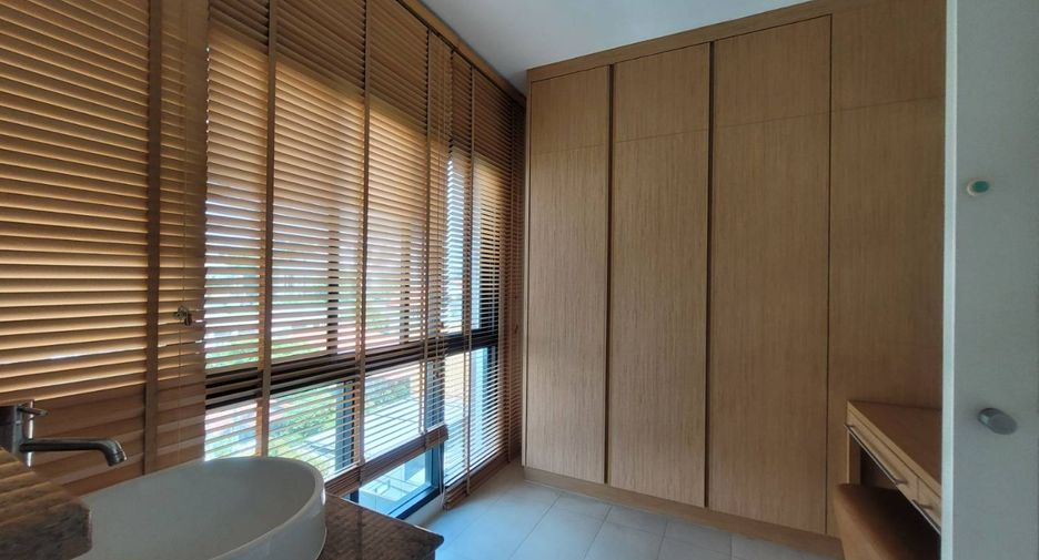 For rent 2 bedrooms apartment in Khlong Toei, Bangkok