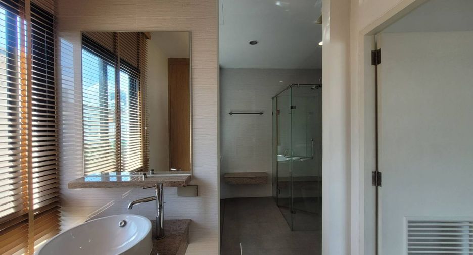 For rent 2 bedrooms apartment in Khlong Toei, Bangkok