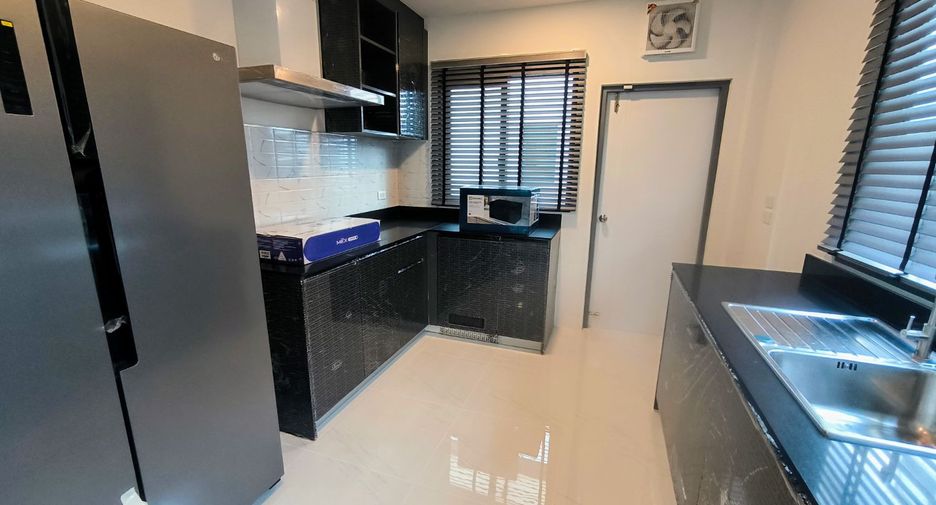 For rent 4 bedrooms house in Bang Phli, Samut Prakan