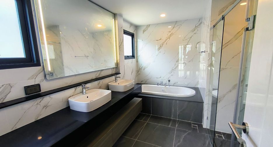 For rent 4 bedrooms house in Bang Phli, Samut Prakan