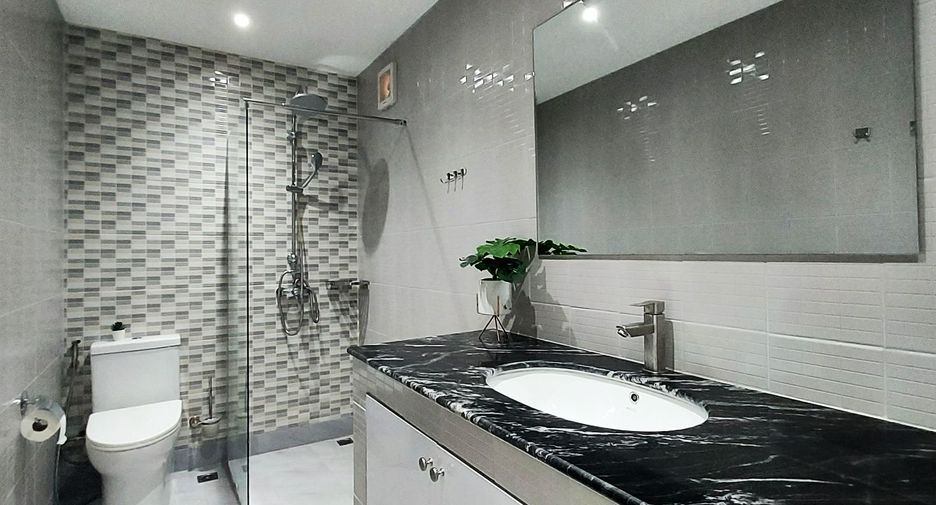 For sale 3 bedrooms villa in Mueang Rayong, Rayong