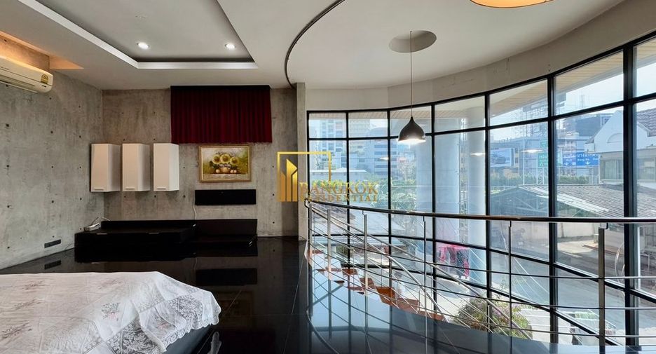 Reihenhaus zur Miete mit 2 Zimmer in Khlong Toei, Bangkok
