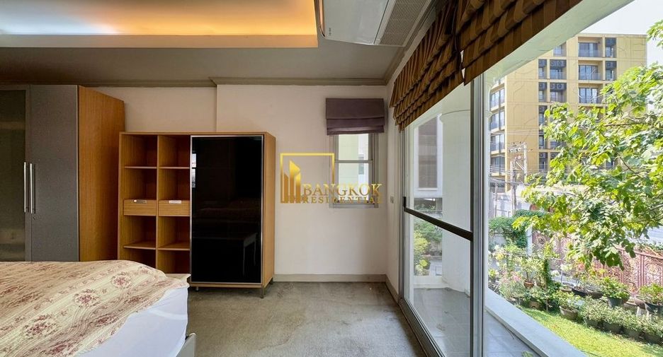 Reihenhaus zur Miete mit 2 Zimmer in Khlong Toei, Bangkok