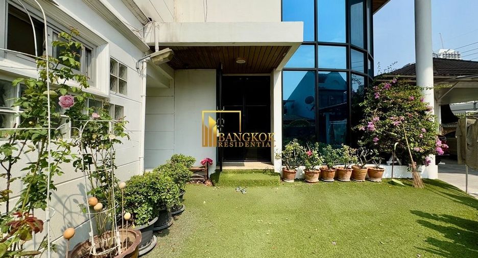 Reihenhaus zur Miete mit 2 Zimmer in Khlong Toei, Bangkok