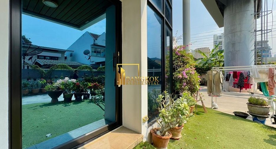 Reihenhaus zur Miete mit 2 Zimmer in Khlong Toei, Bangkok