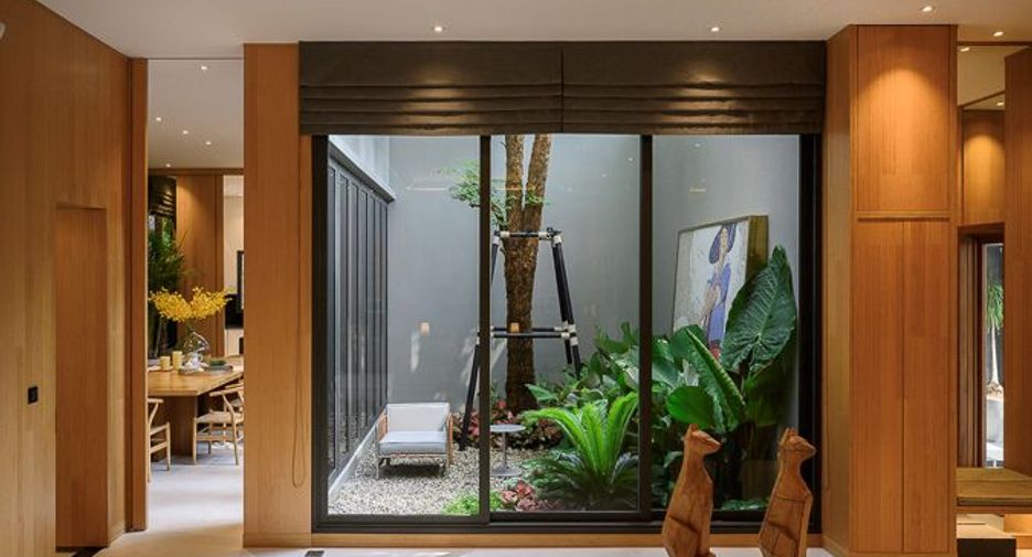 For sale 4 bedrooms house in Suan Luang, Bangkok