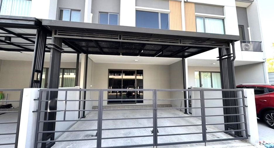 For rent 3 bedrooms townhouse in Bang Phli, Samut Prakan