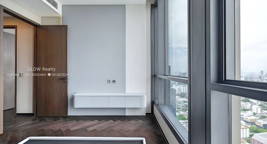 For sale 3 bed condo in Khlong Toei, Bangkok