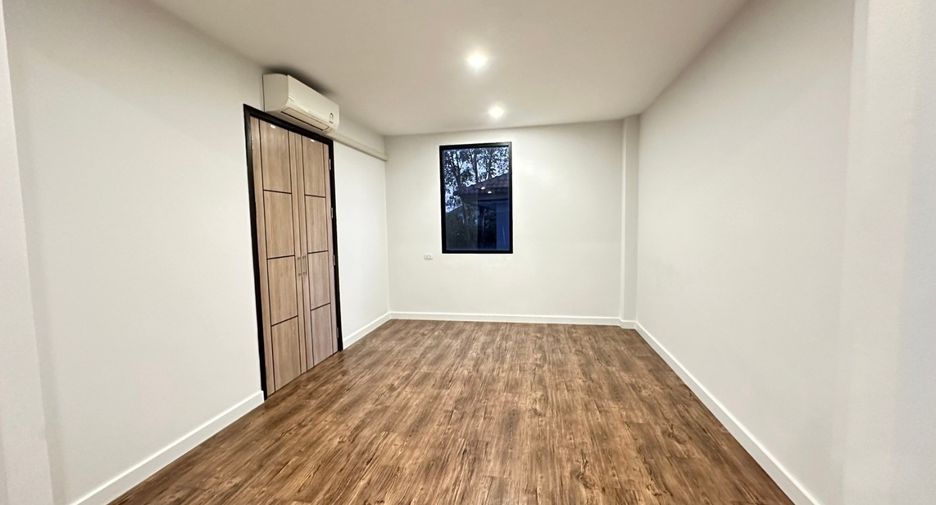 For sale 3 bedrooms house in Saphan Sung, Bangkok